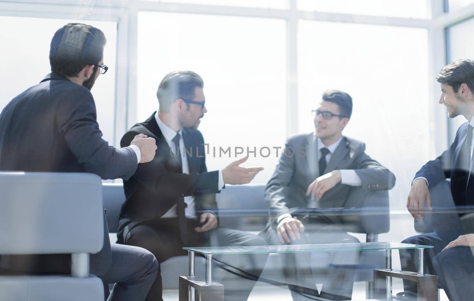 business people discuss new opportunities at a business meeting.business concept