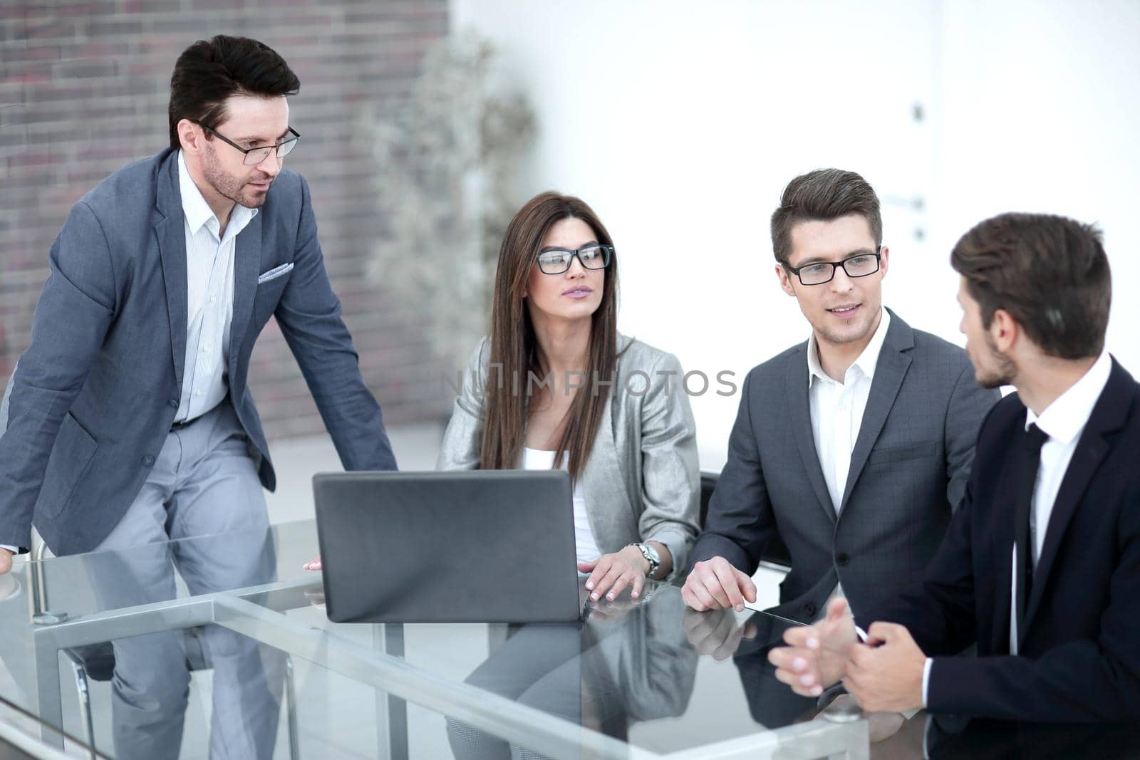 businessman holds a working meeting with the business team.the concept of teamwork