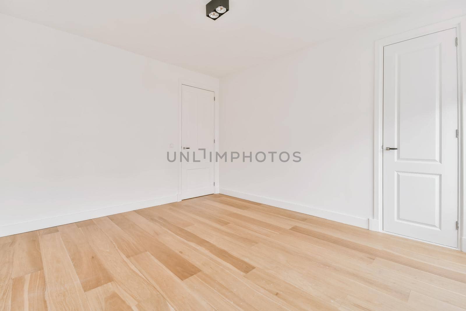 Pretty bright empty room by casamedia