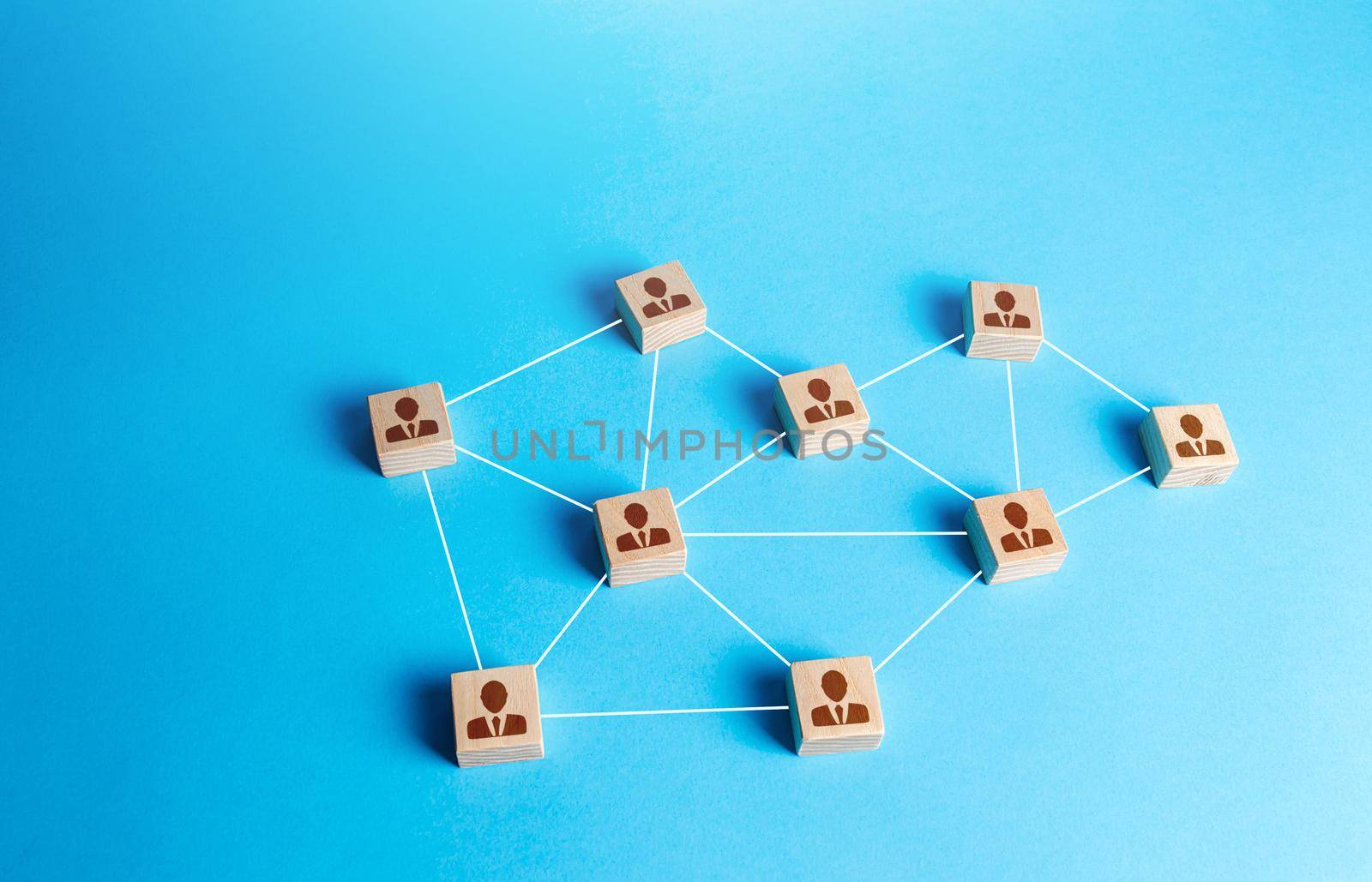 Network of connected staff blocks figurines by line. Unconventional company structure, distribution responsibilities between employees. High autonomy. Atypical hierarchical business system.