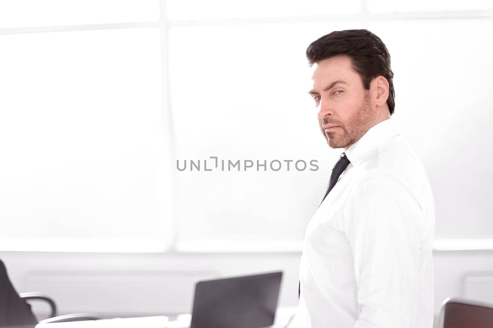 close up.confident businessman standing in the office.photo with copy space
