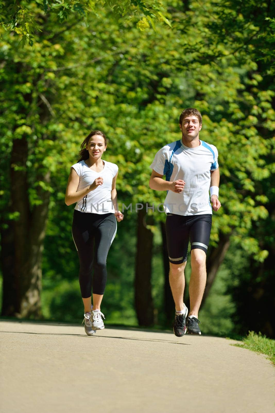 couple jogging by dotshock