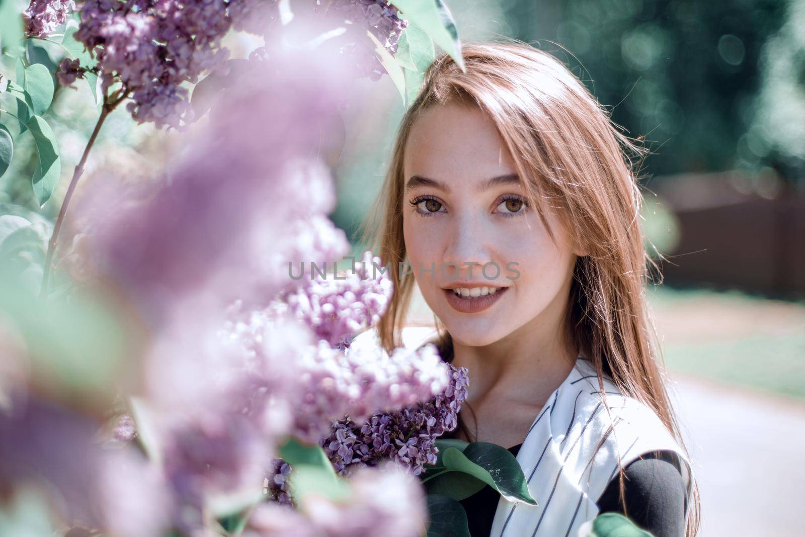 romantic portrait of a beautiful young woman in the spring garden.