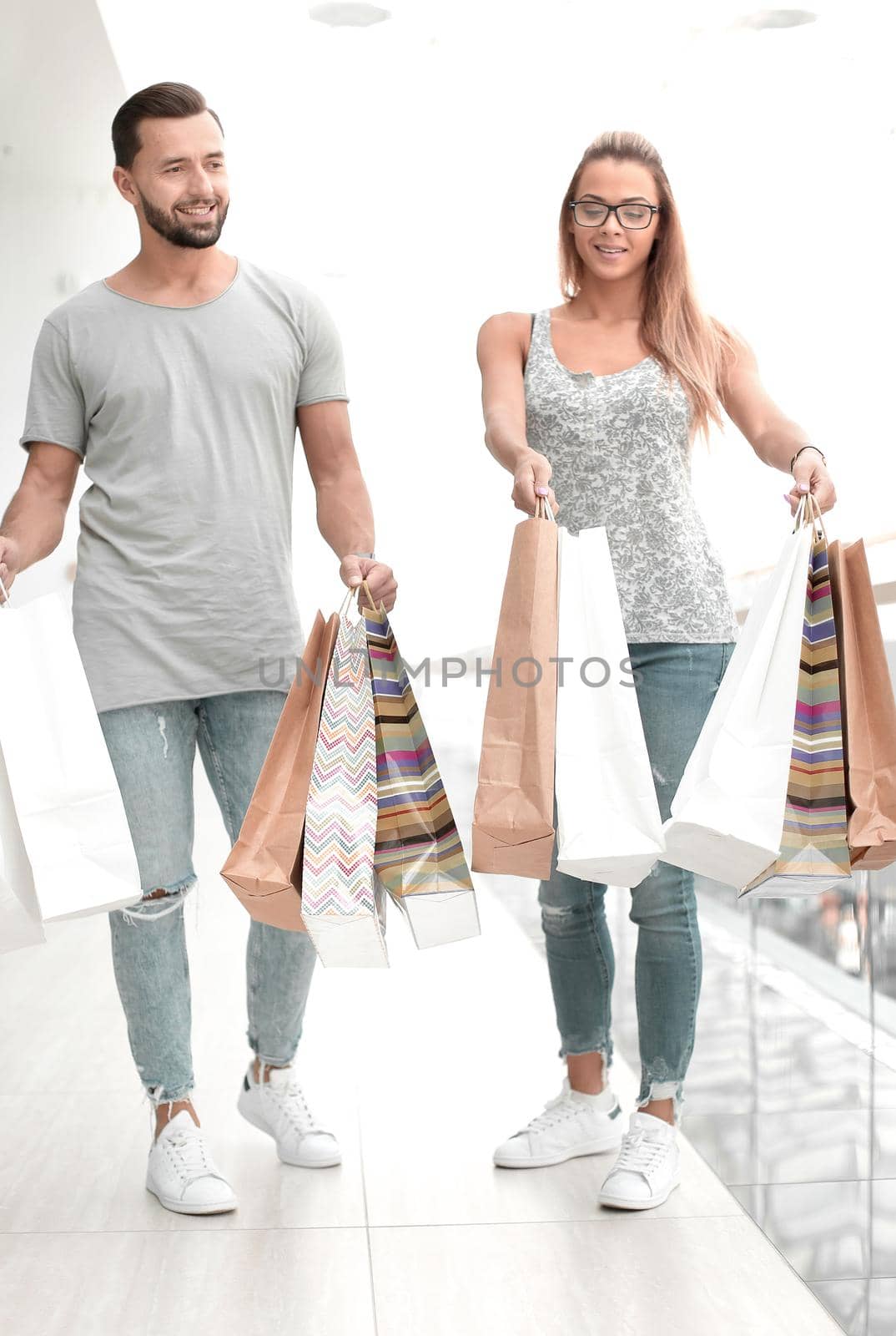 in full growth.young family with shopping bags.photo with copy space