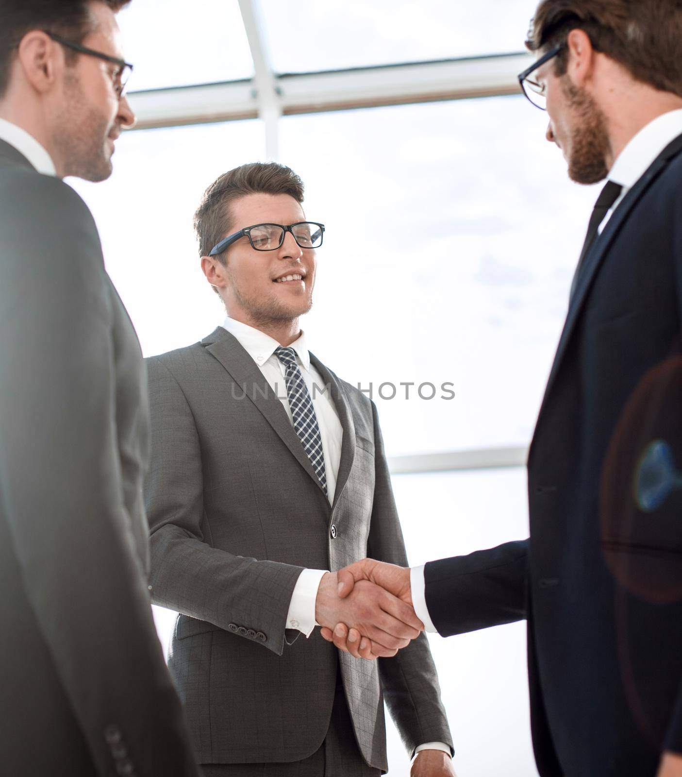 close up.young businessman shaking hands with investor. the concept of cooperation