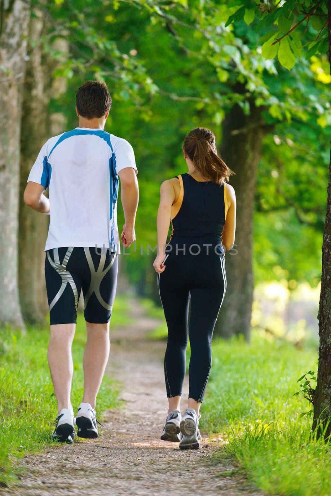 couple jogging by dotshock