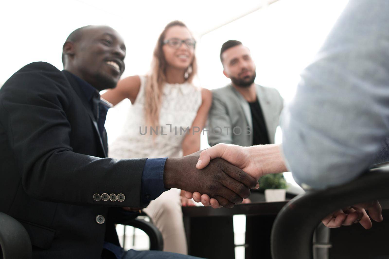 handshake colleagues in the workplace.the concept of teamwork