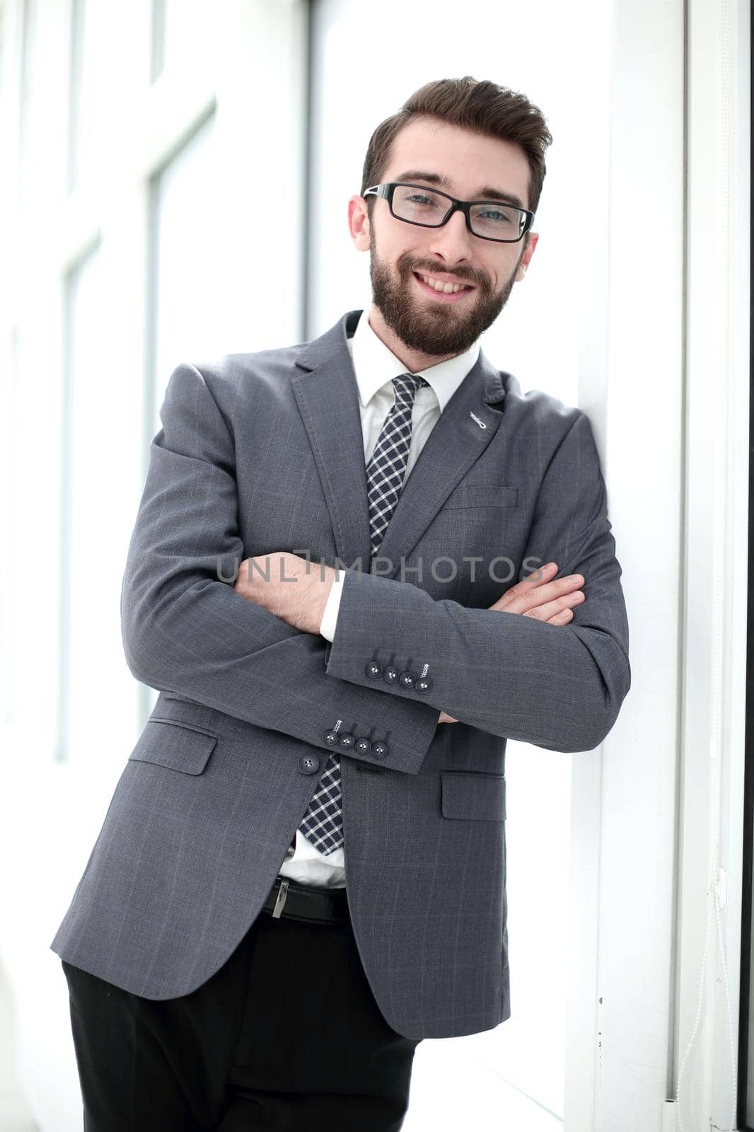close up.smiling businessman standing in the office.business people