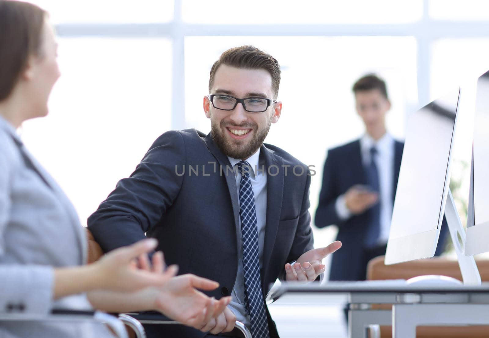 prospective employees are talking at their Desk .office life