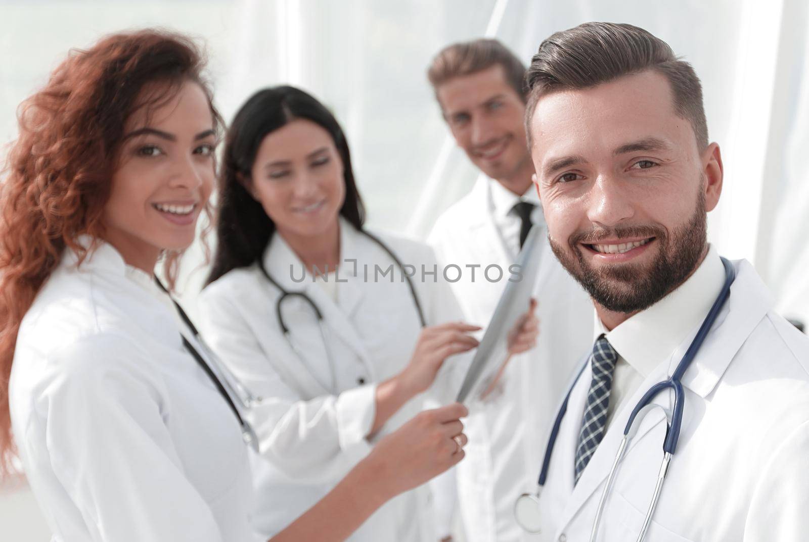 Portrait of aged male doctor teaching medical students.concept of health