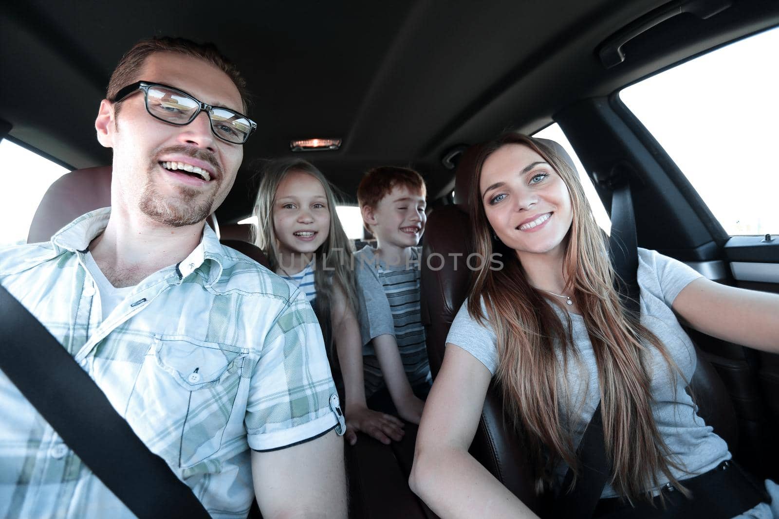 close up. happy parents with children go on a picnic.family holiday concept