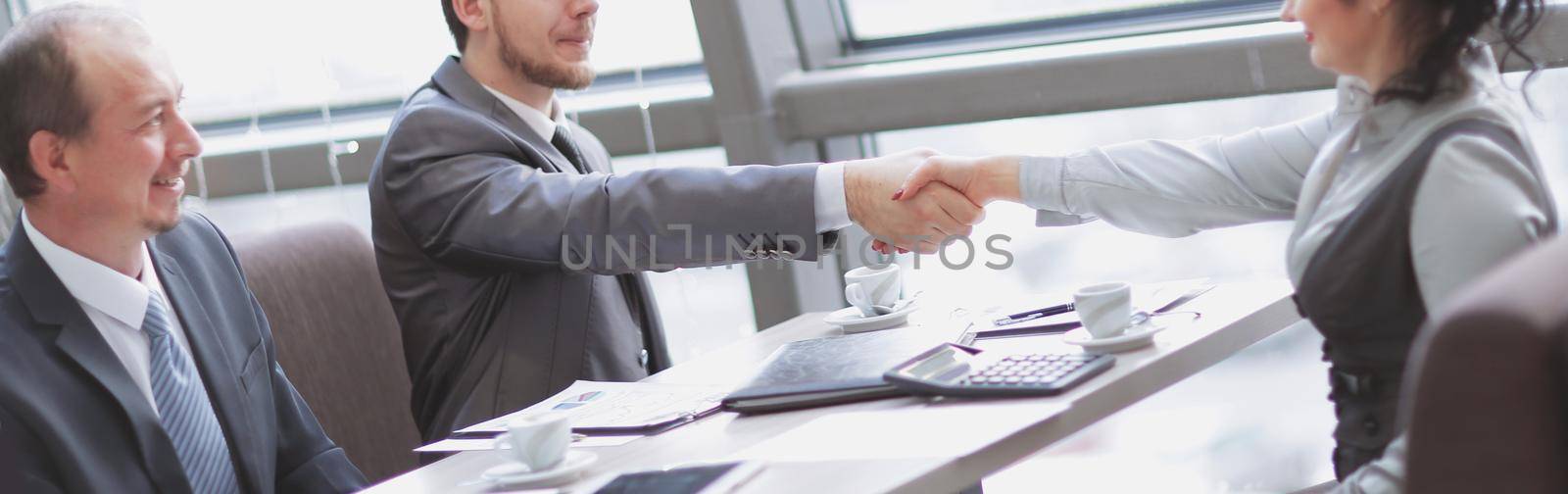 handshake Manager and the client over a Desk .photo with copy space