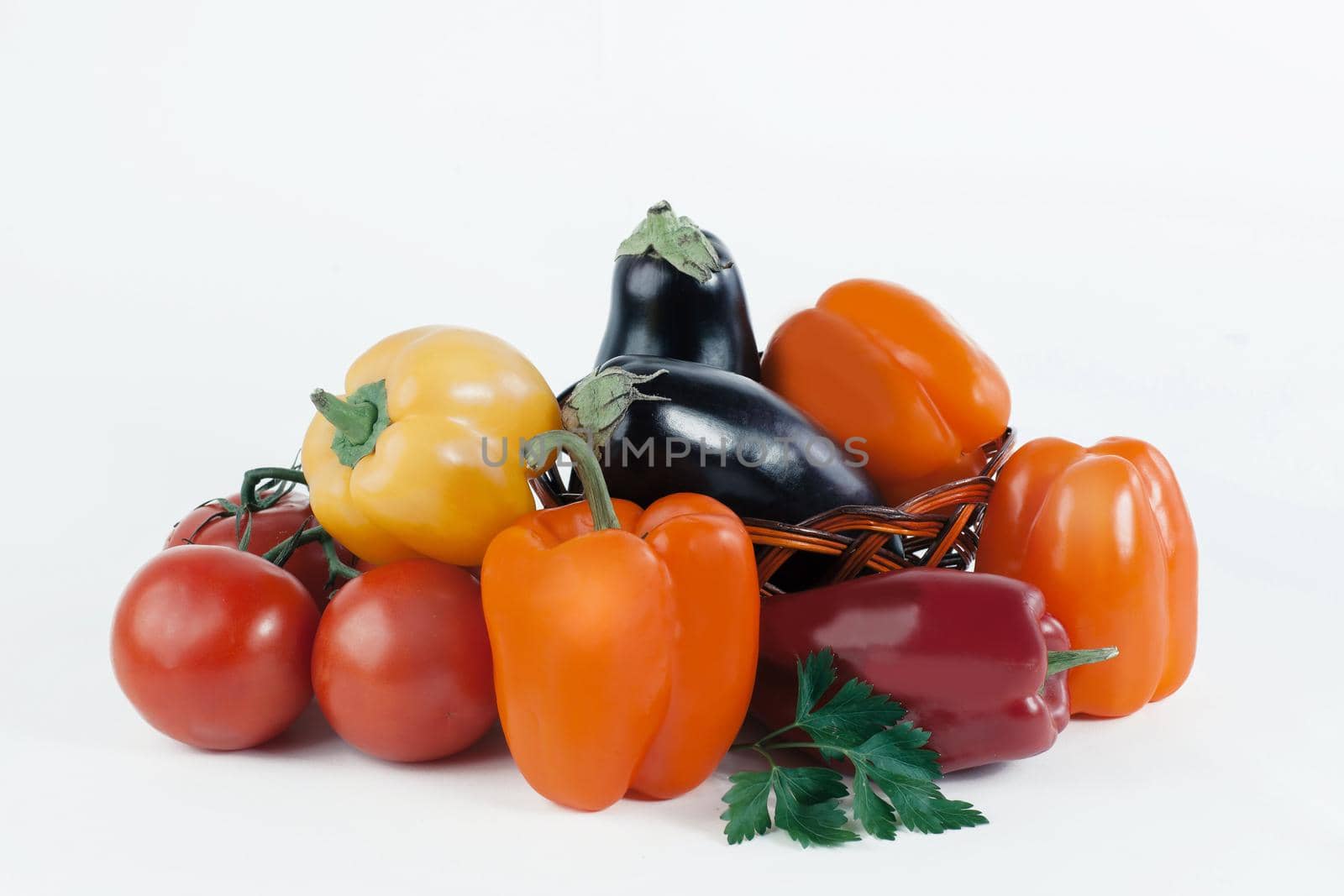 fresfresh eggplant,tomatoes,bell pepper and parsley isolated on white backgroundh eggplant,tomatoes,bell pepper and parsley isolated