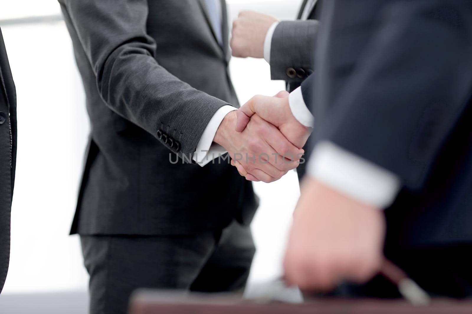 closeup.handshake of business partners.the concept of partnership.