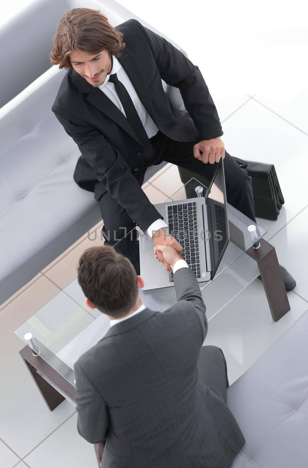 handshake business people in the workplace.business concept