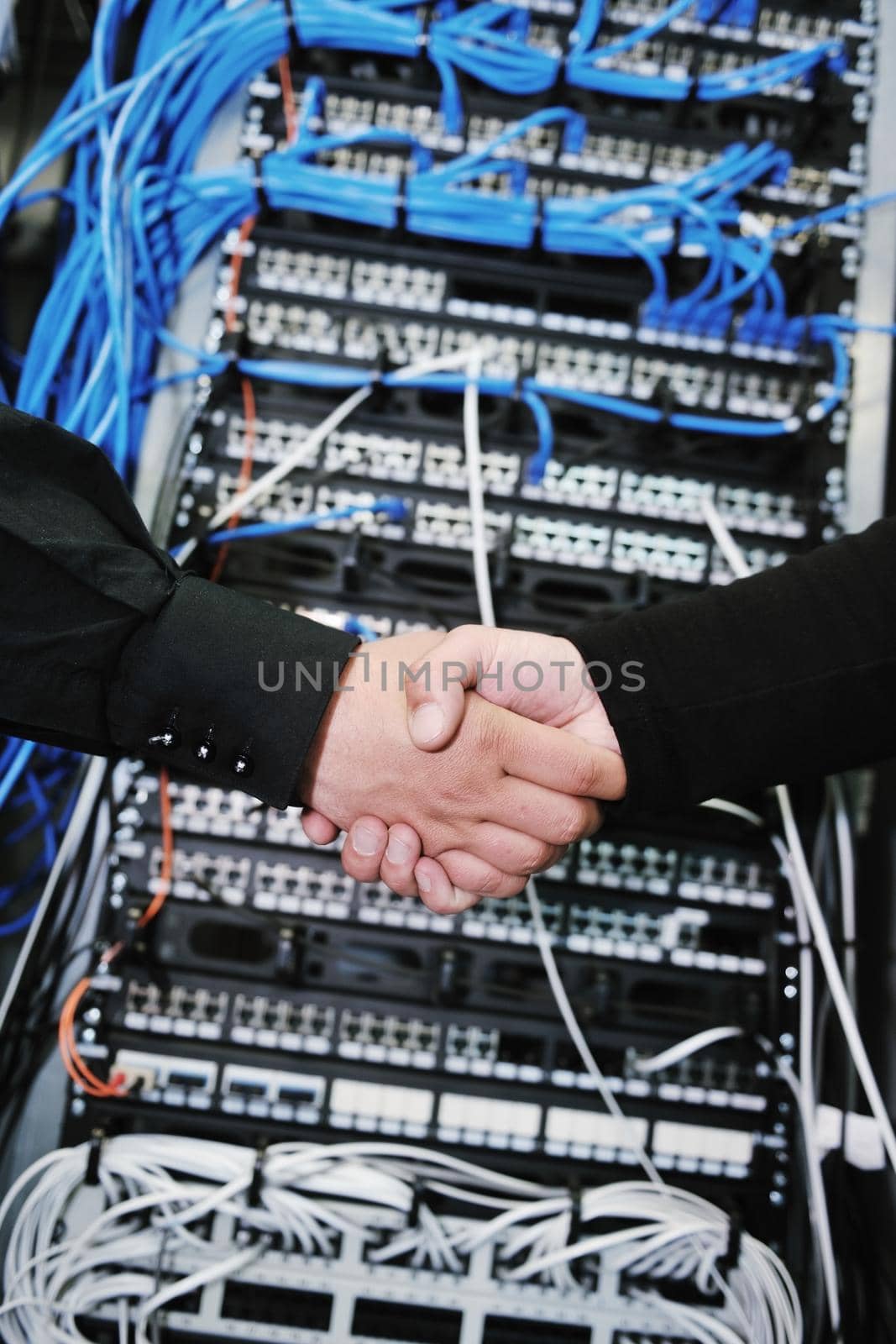 it engineer in network server room solving problems and give help and support