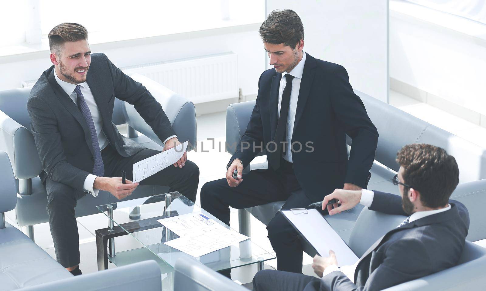 business partners before signing the contract.business concept