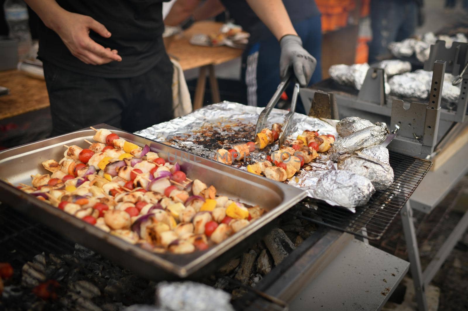 Grilled scallops barbecue with tomato and lemon