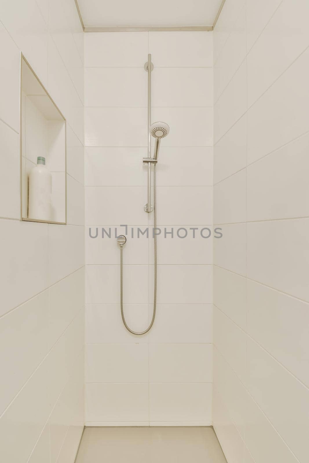 Elegant shower cubicle by casamedia