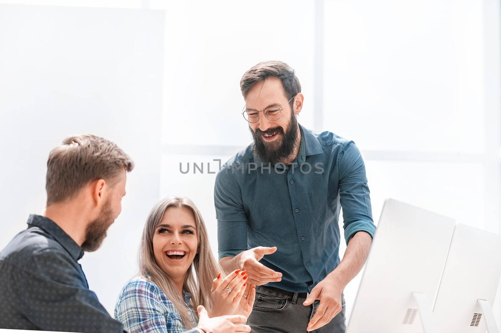 business man with a leather briefcase in the office. business concept