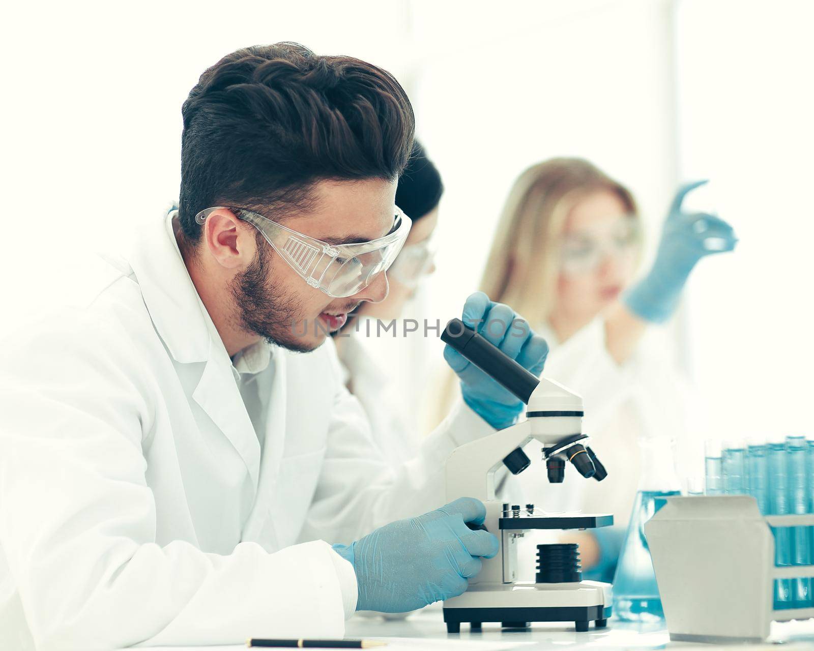 close up.male scientist conducting research in the laboratory.science and health