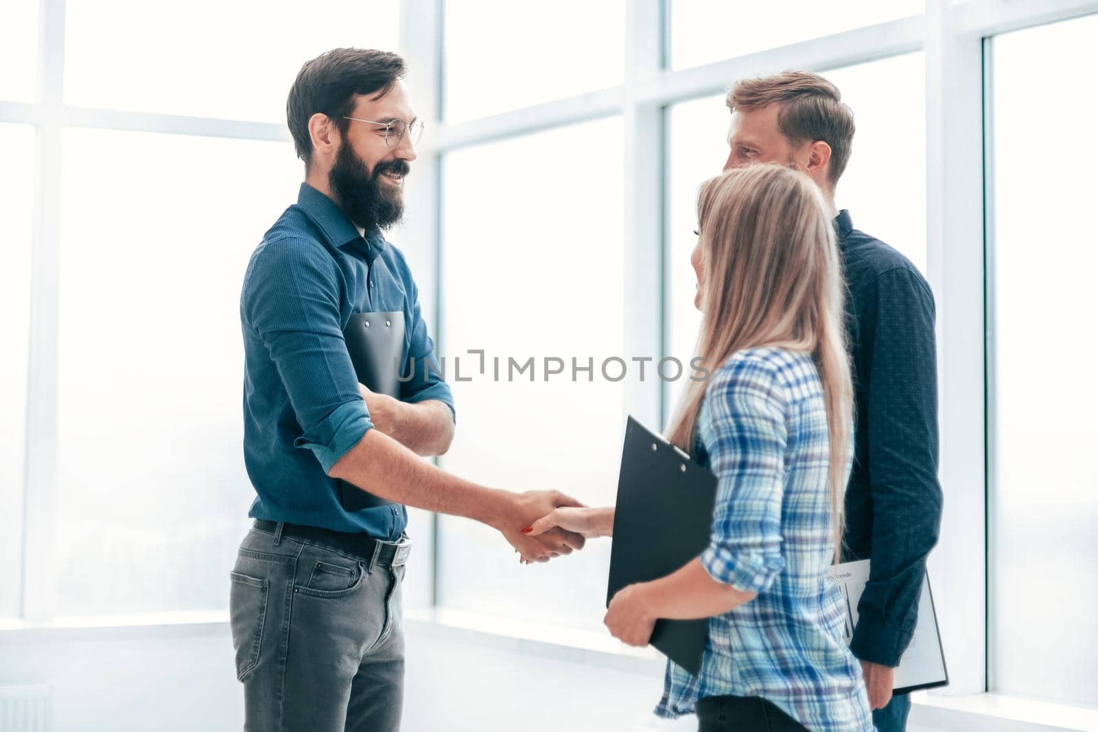 handshake business people in the office lobby . concept of cooperation