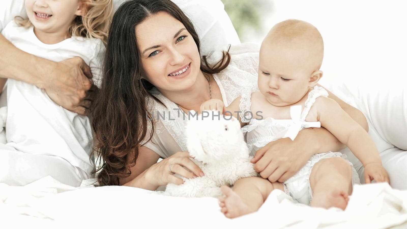background image of a happy young family.photo with copy space.