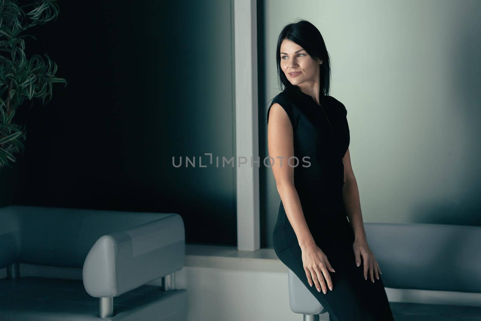 elegant business lady sitting in the office lobby. photo with a copy of the space