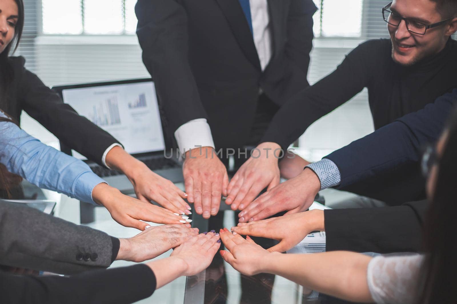close up. business team making a circle out of their palms. the concept of teamwork