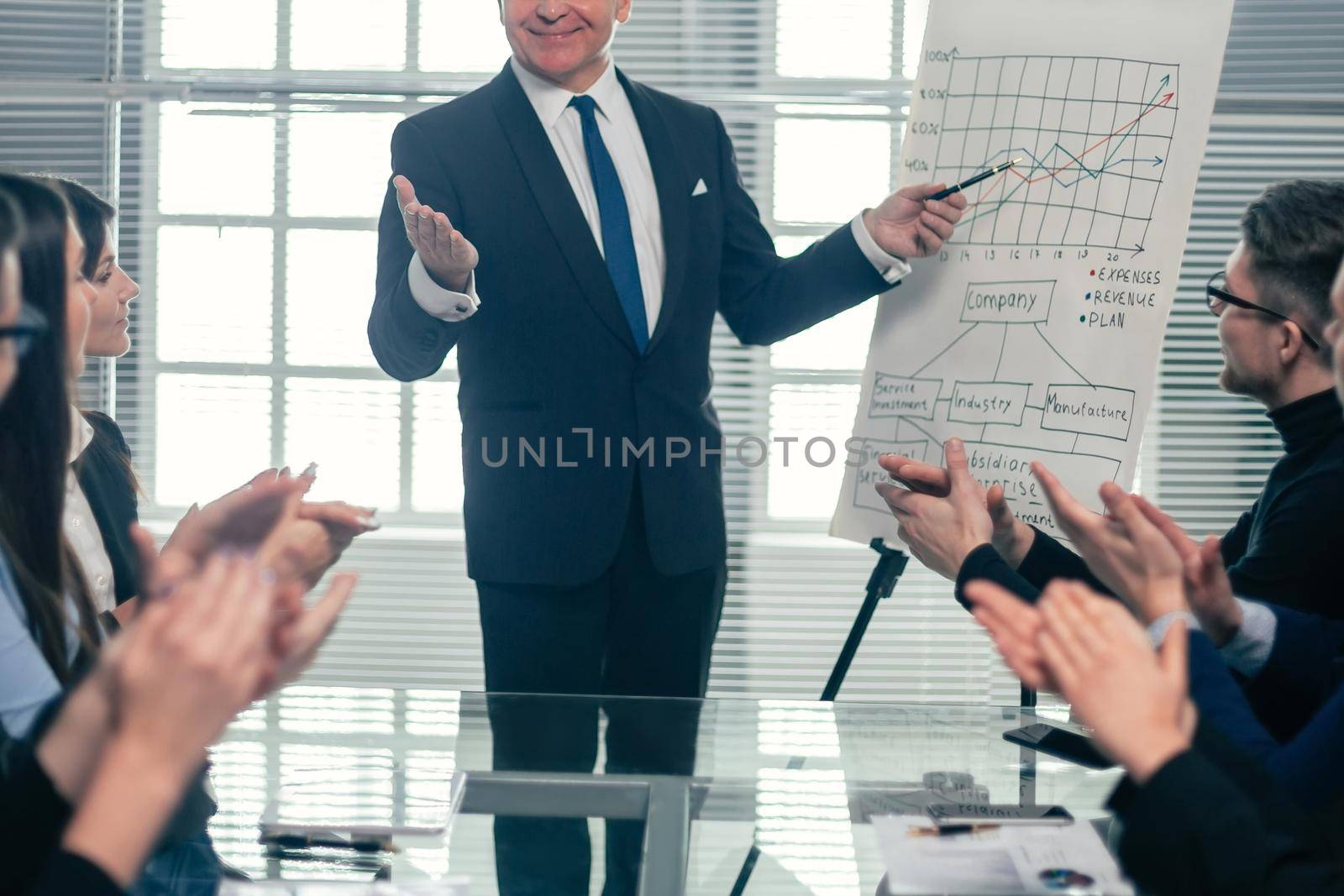 project Manager meets with the working group. business concept