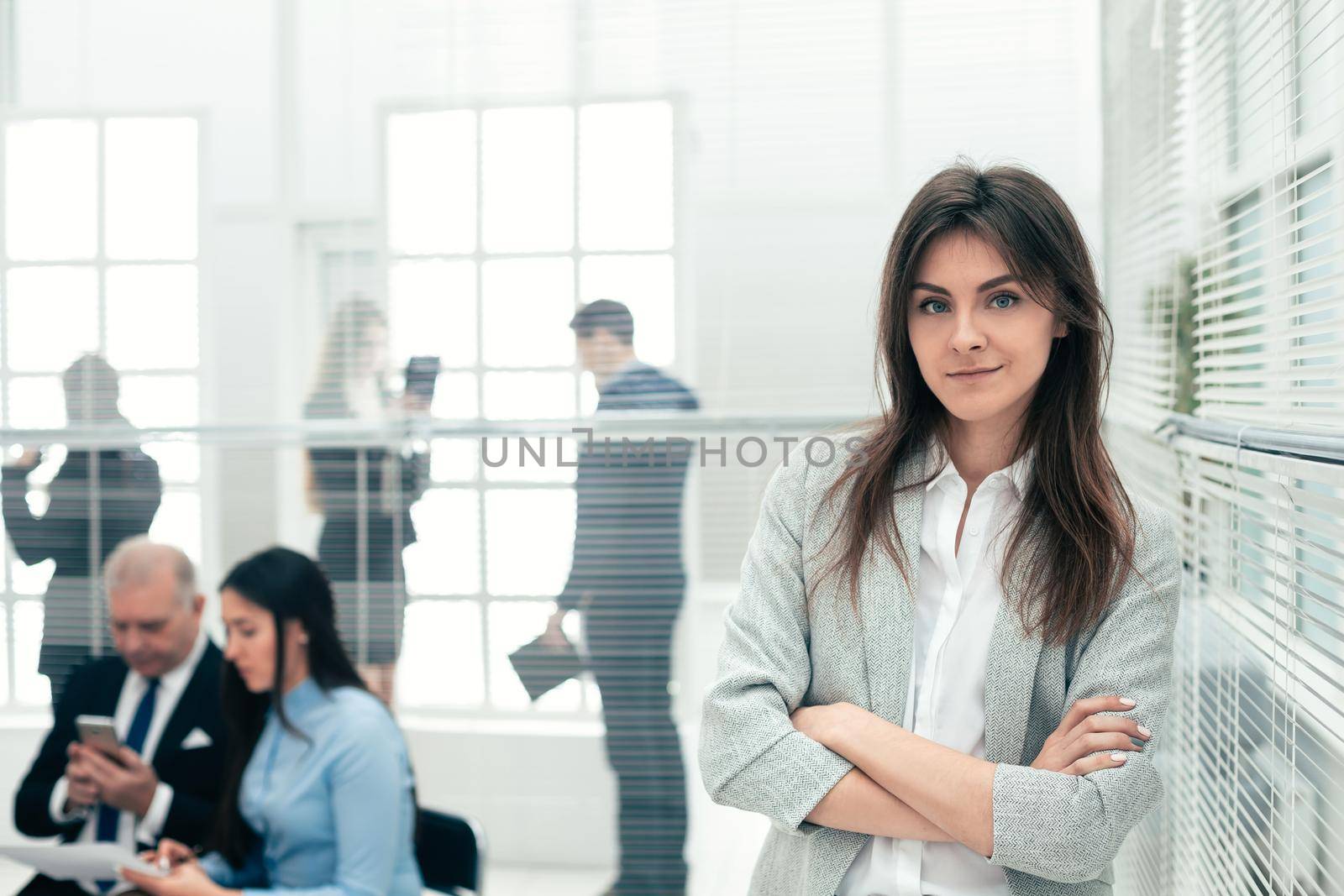 young business woman standing in a modern office. photo with copy-space