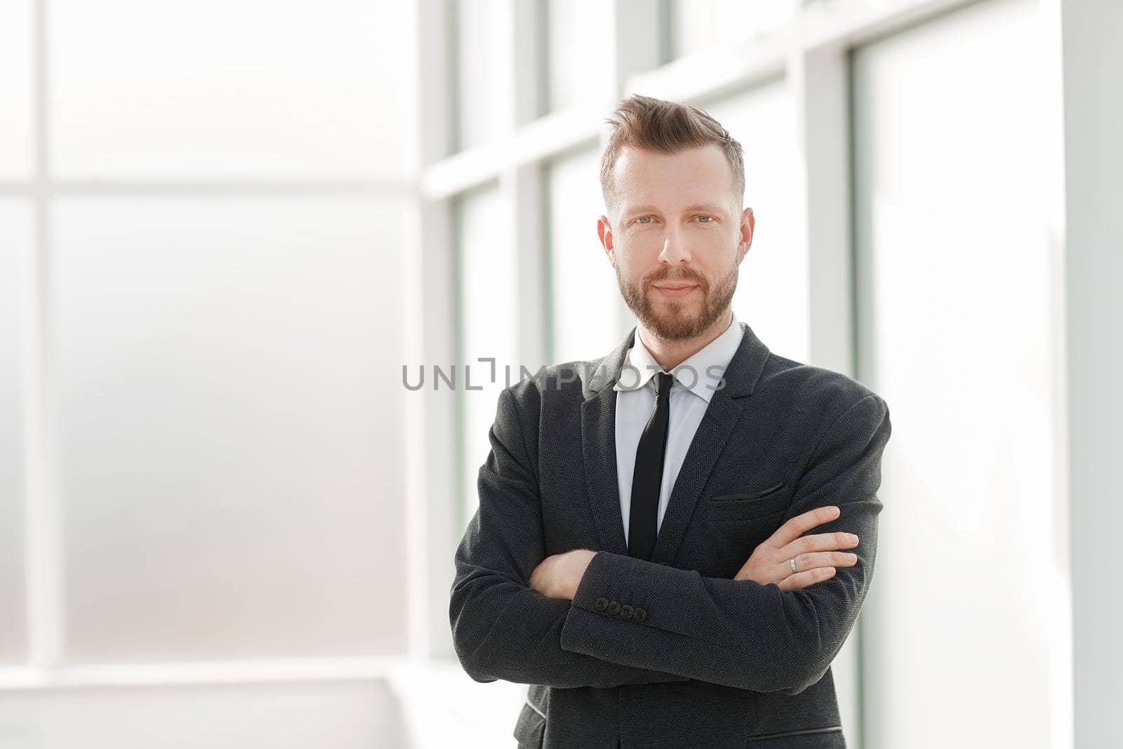 successful businessman on the background of a bright office. photo with copy space