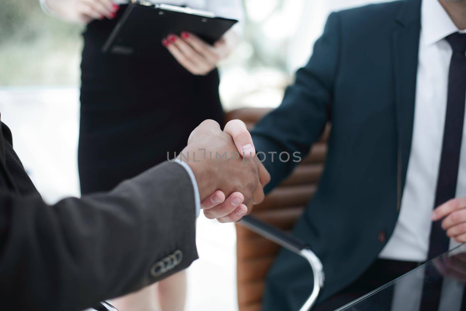 closeup. handshake of business partners in the office.concept of cooperation.