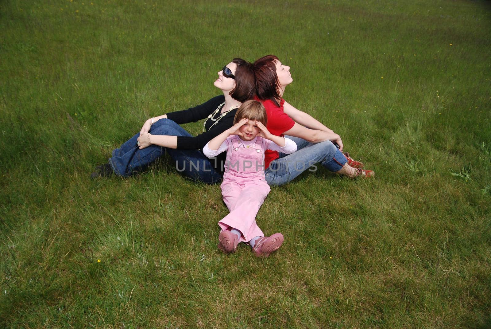 girls seat on grass   (NIKON D80; 2.6.2007; 1/800 at f/3.5; ISO 320; white balance: Auto; focal length: 18 mm)