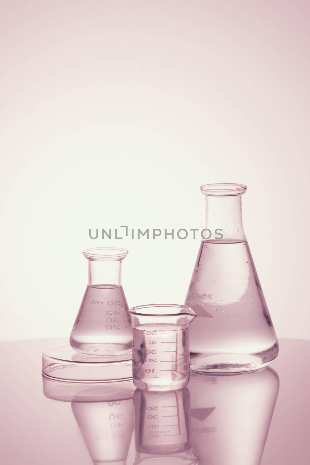 Assorted laboratory glassware equipment - Image by makidotvn