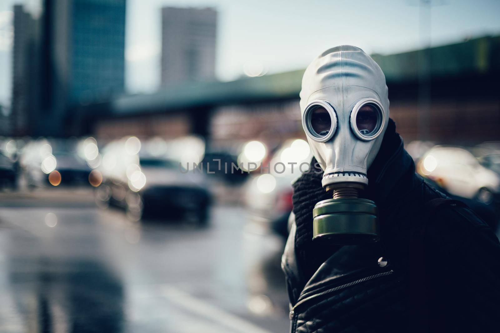 casual young man in a gas mask looking at the camera. photo with a copy-space