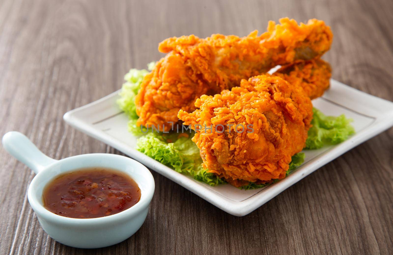 crispy and golden fried chickens by tehcheesiong