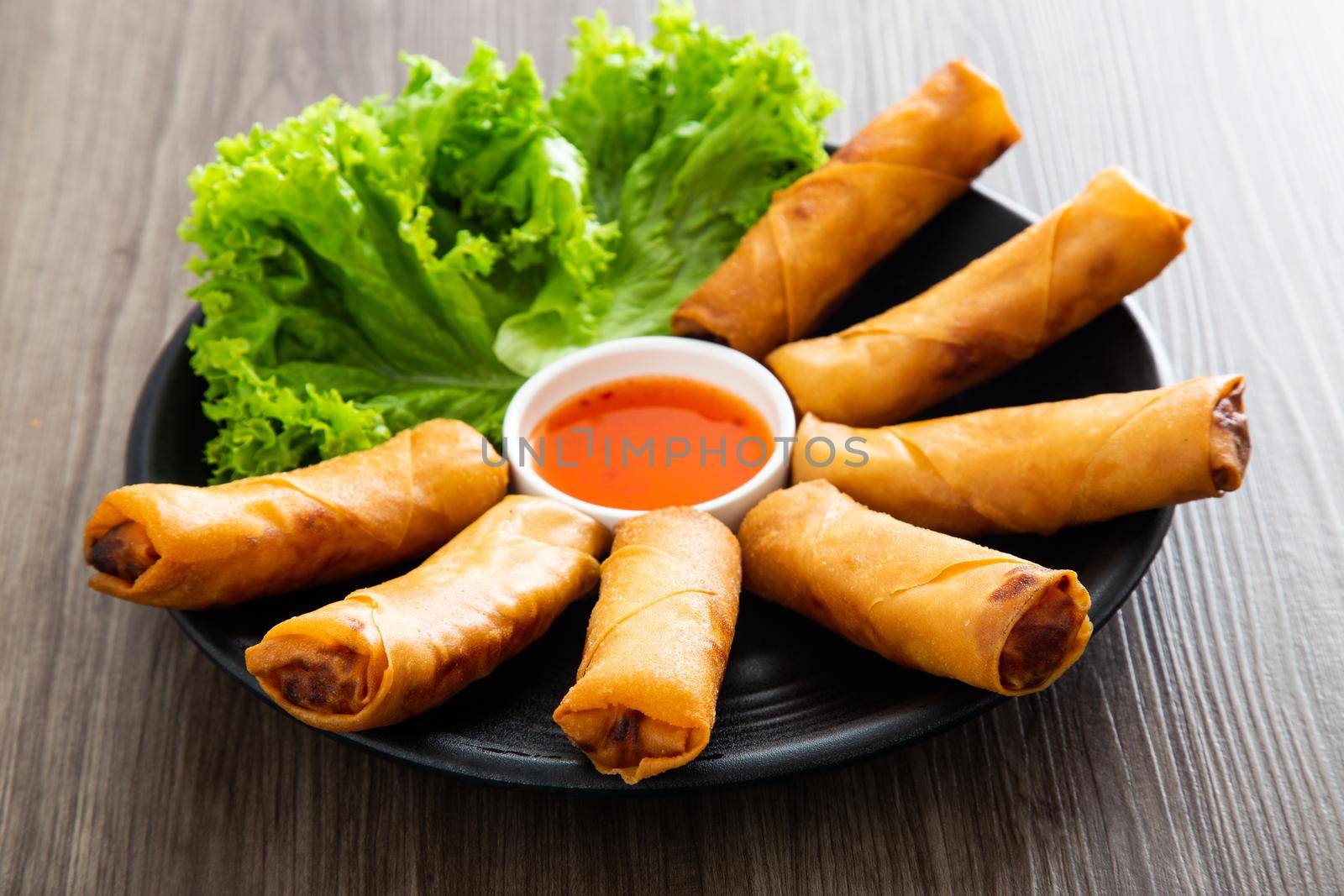 Deep fried spring rolls , popiah