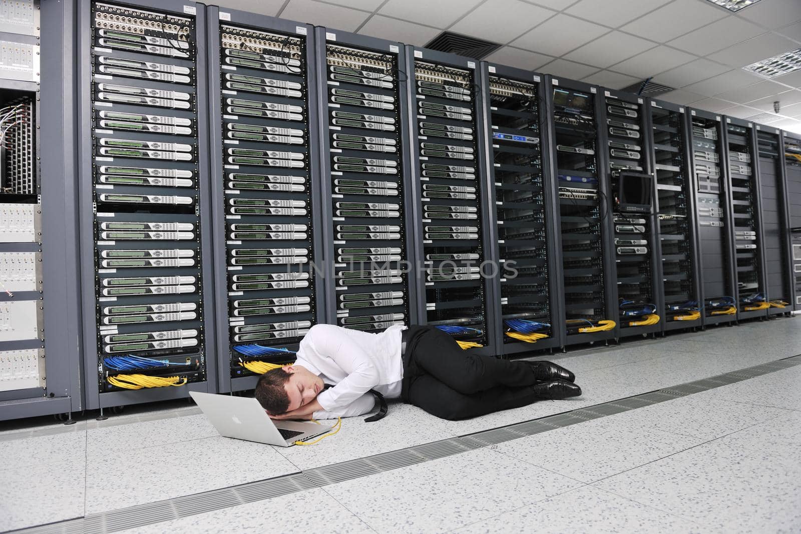 system fail situation in network server room by dotshock