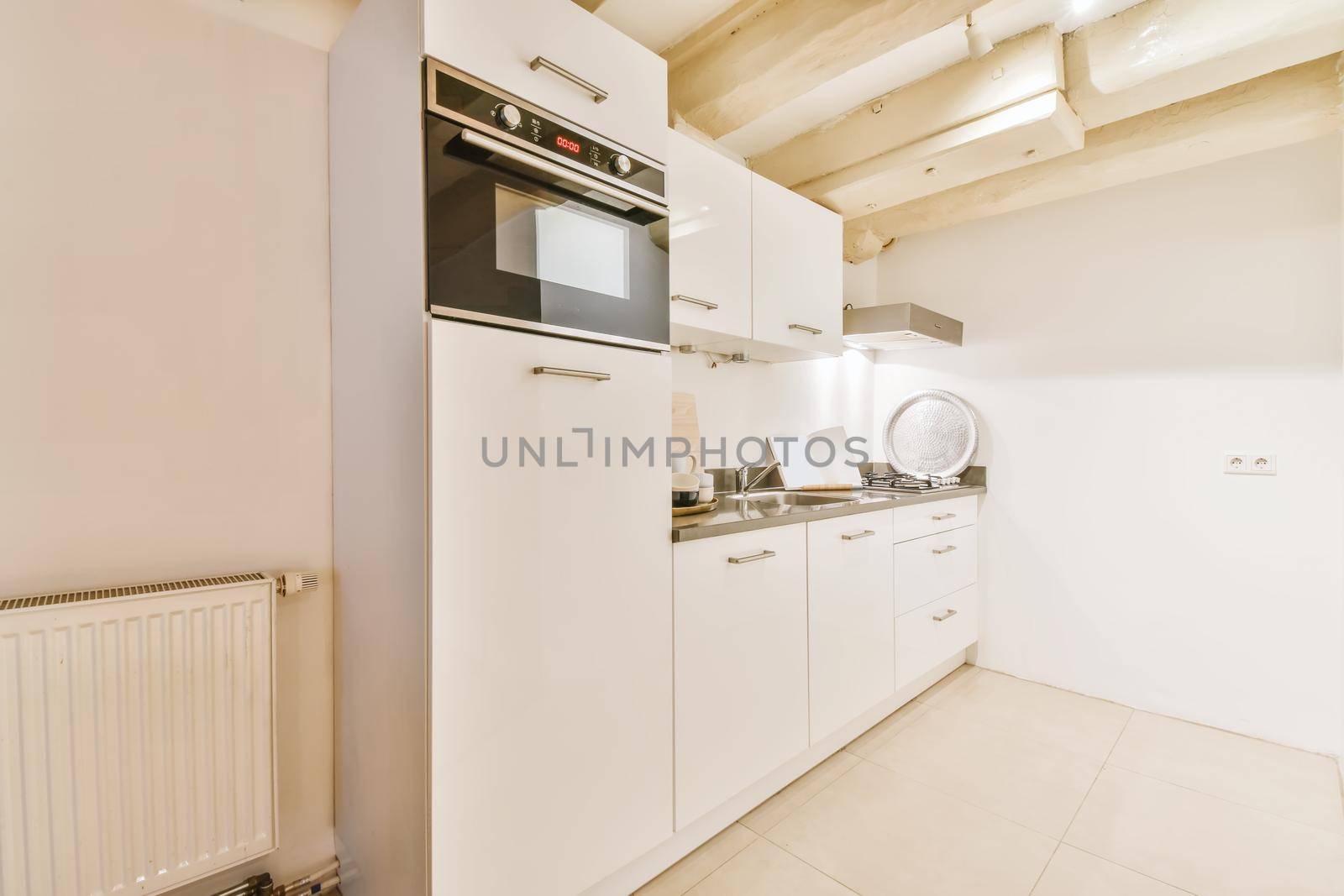 Chic kitchen with white kitchen units and oven