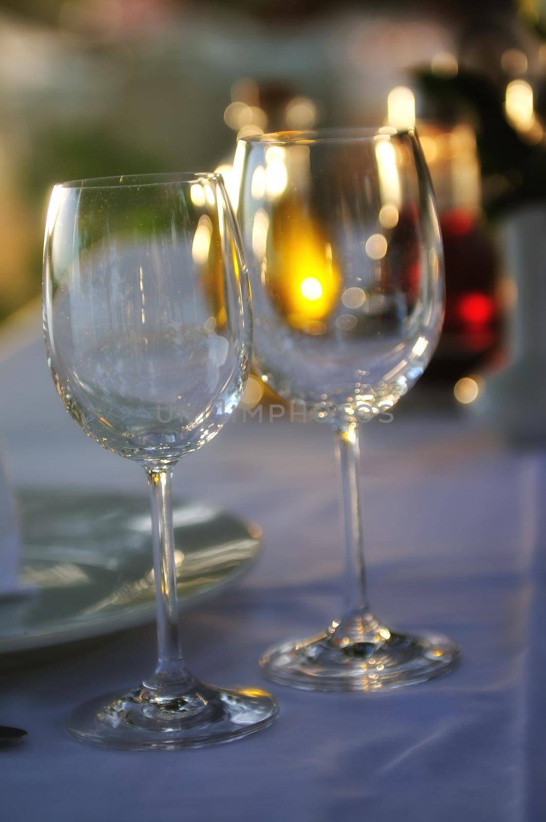 empty vine glasses at outdoor restaurant 