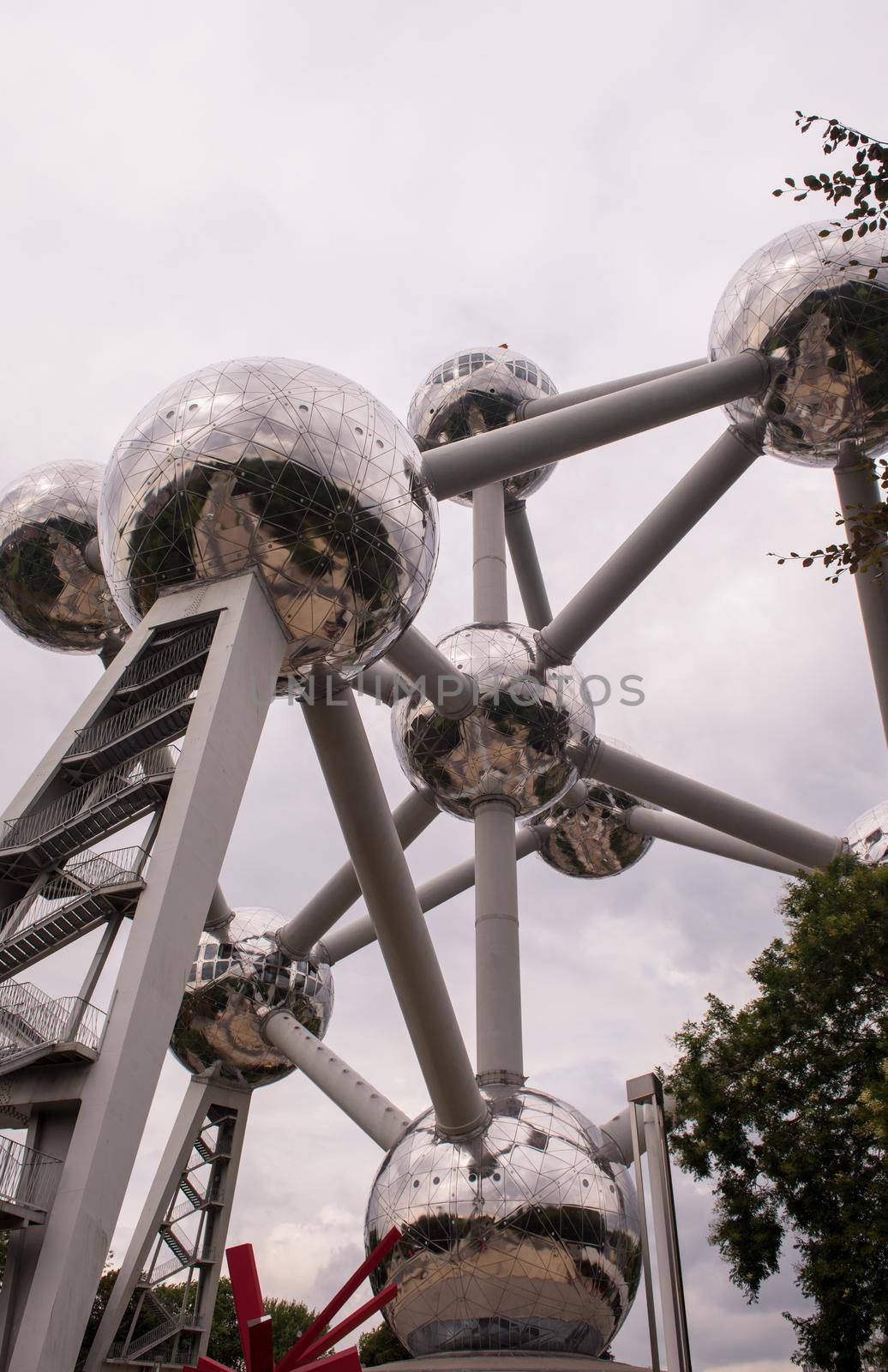 photo of atomium building in Brussels by dotshock