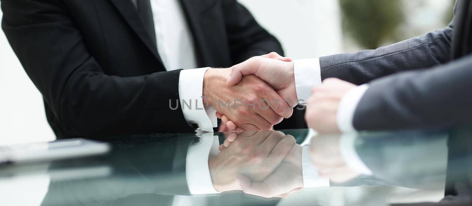 close up. business people shaking hands tightly. concept of cooperation