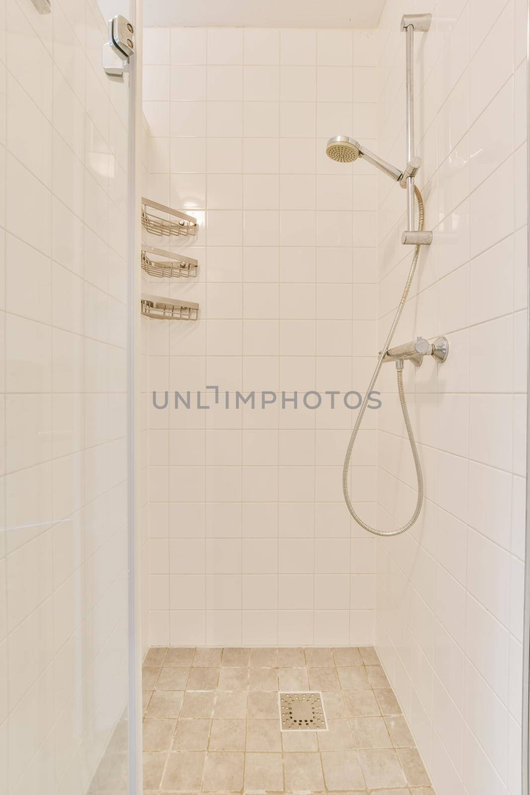 Modern shower stall by casamedia