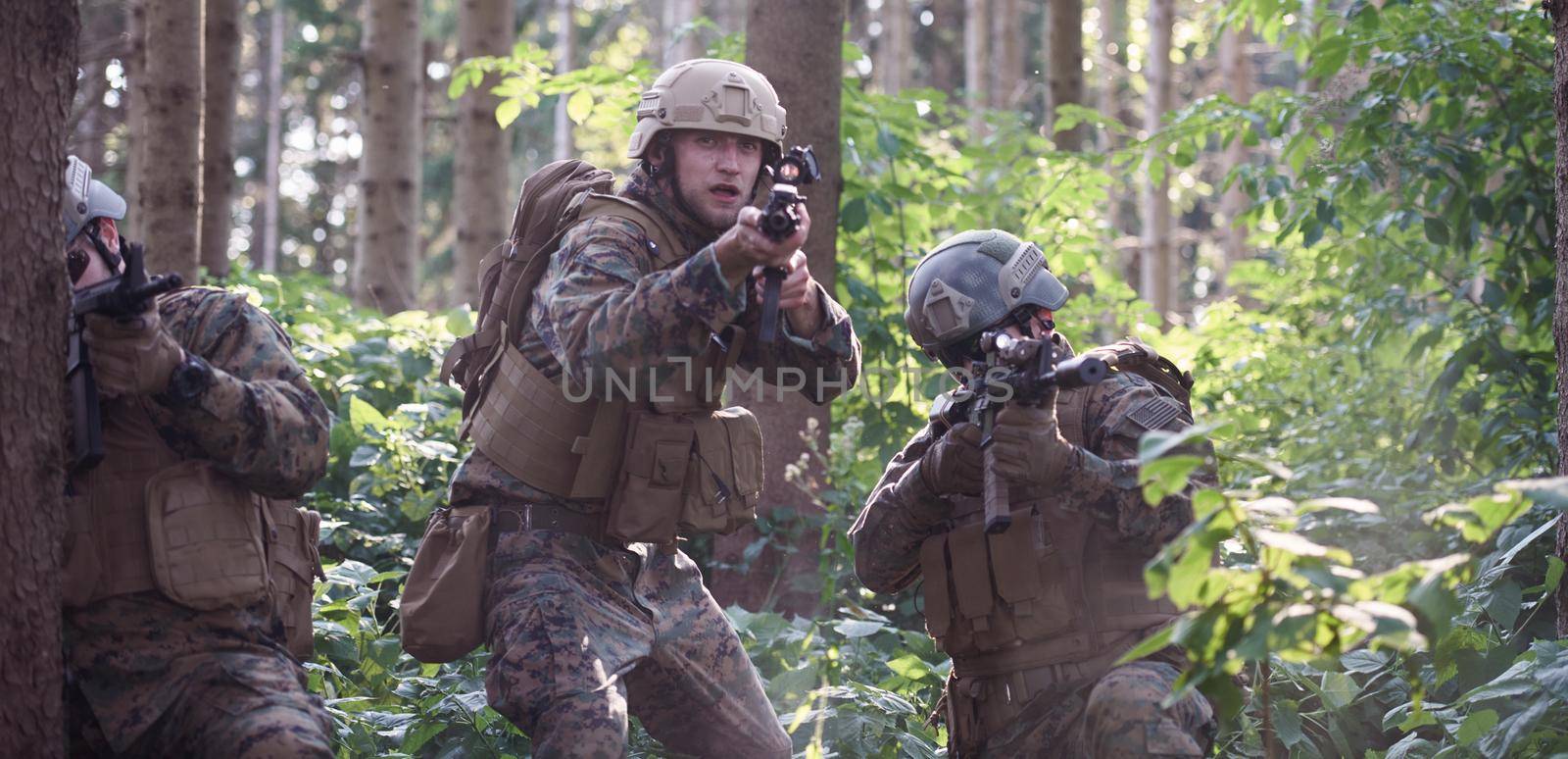 Modern warfare Soldiers  Squad  in battle by dotshock