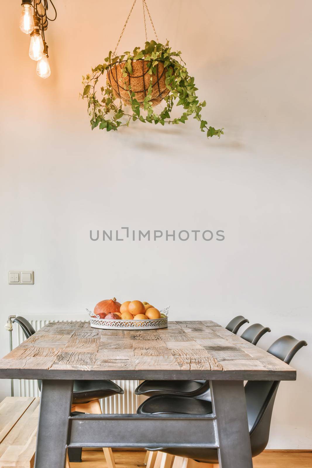 Minimalist style dining zone in modern apartment by casamedia