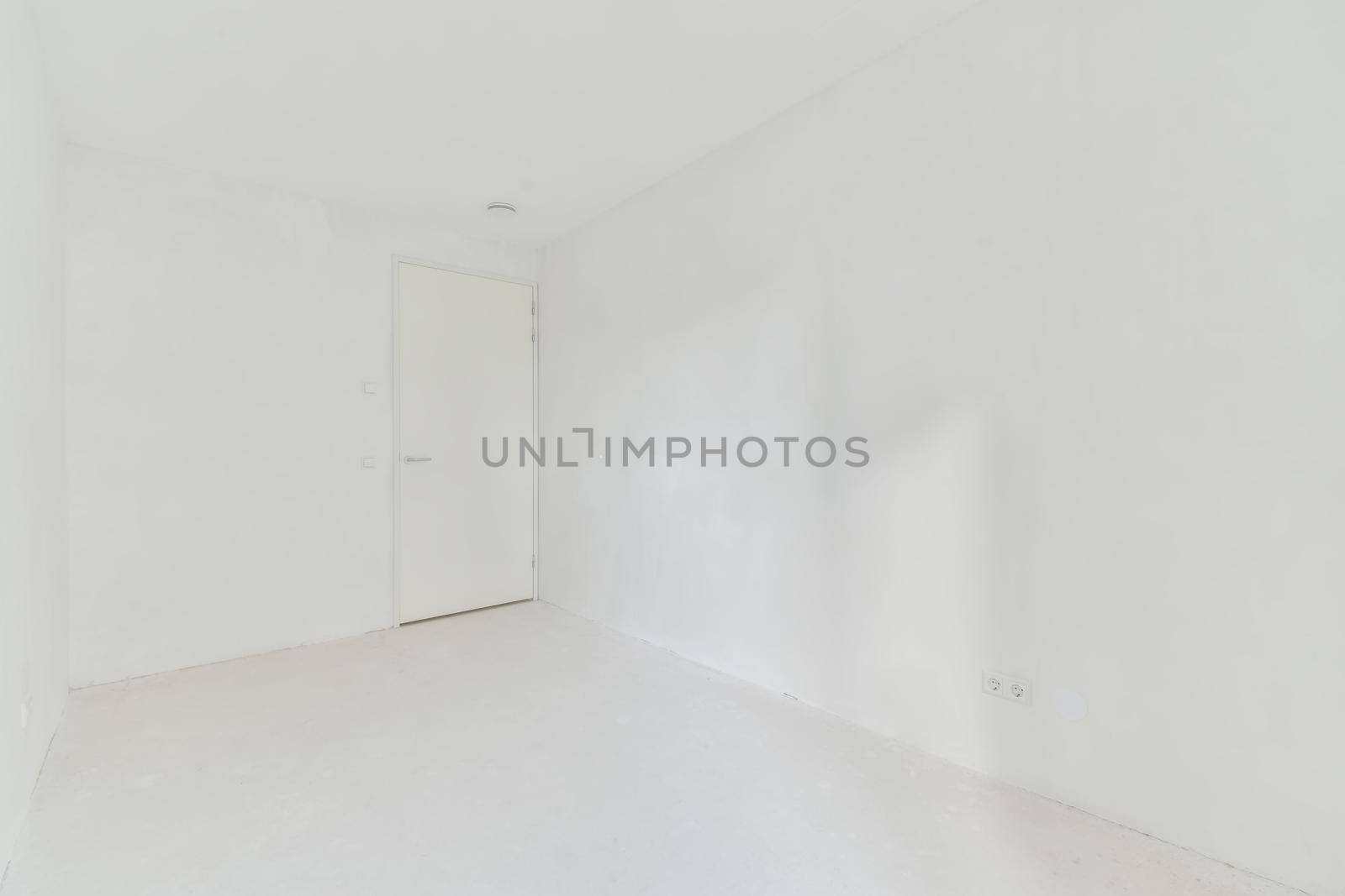 A completely white room by casamedia