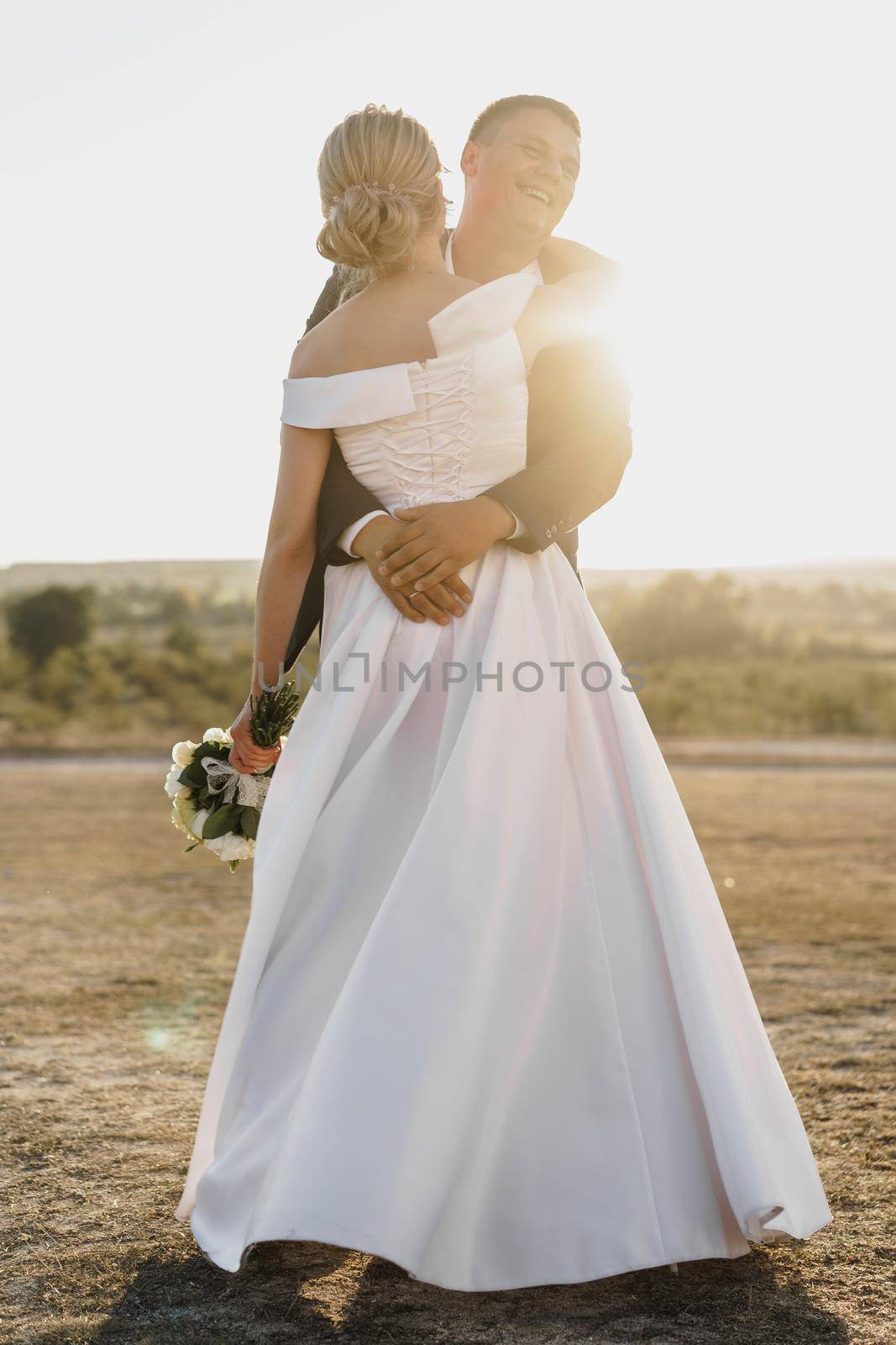 Portrait of a bride and groom in a sunset light by Fabrikasimf
