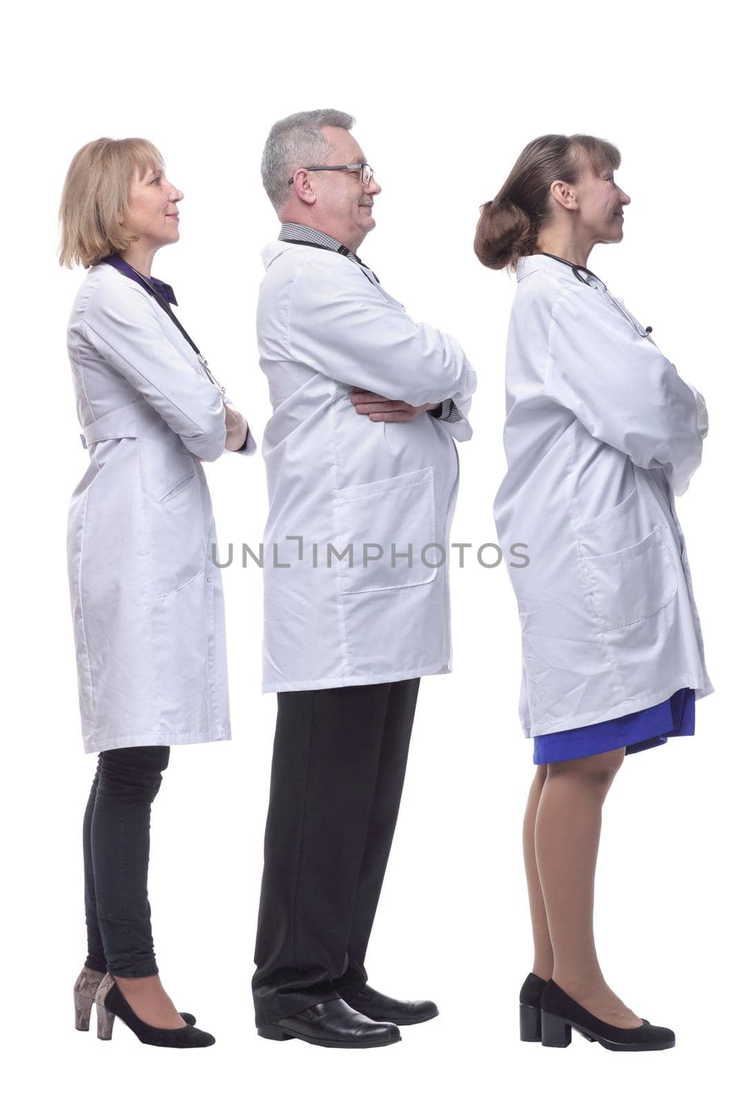 Profile of group of smiling hospital colleagues standing together with arms crossed