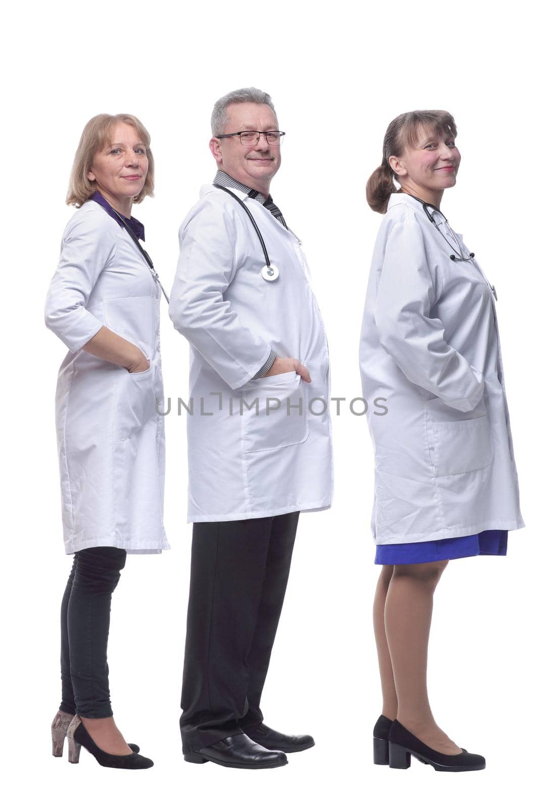Profile of group of smiling hospital colleagues standing together with arms crossed